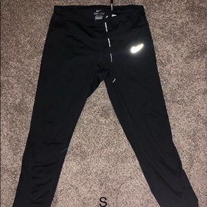 Black Nike workout leggings